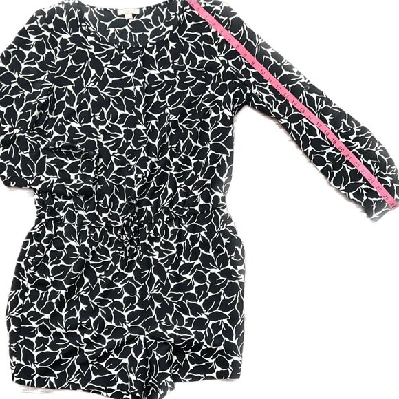 LOFT One-Piece Black & White (Cream) Leaf Pattern Jumpsuit Romper Size 10 - Picture 13 of 14